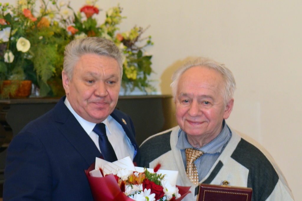 В.В. Самарцев и Р.Т. Бурганов